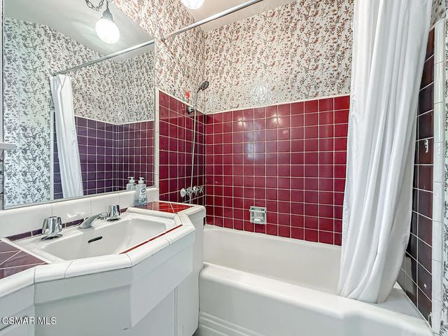 7654 Wish Avenue, Lake Balboa, CA 91406