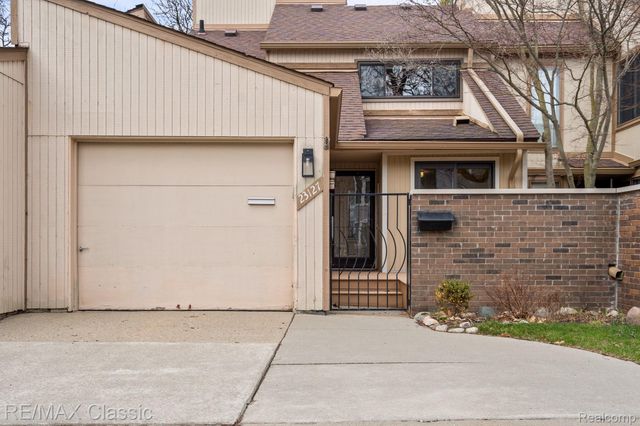 23127 Farmington Road, Farmington, MI 48336