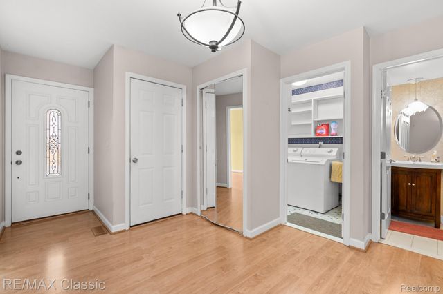 23127 Farmington Road, Farmington, MI 48336