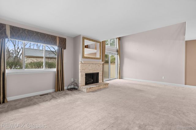 23127 Farmington Road, Farmington, MI 48336