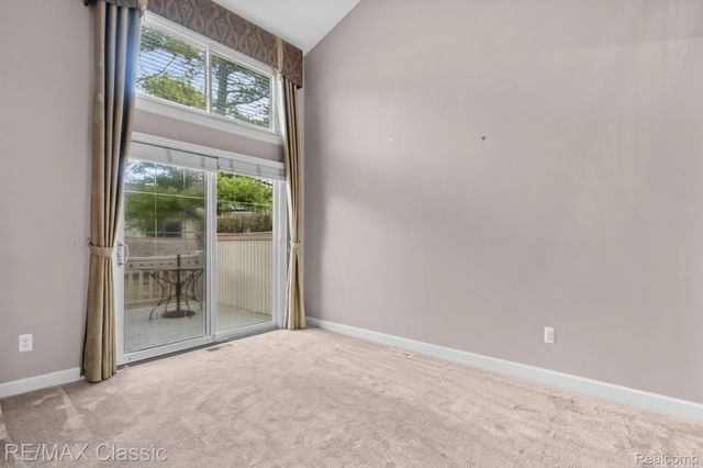 23127 Farmington Road, Farmington, MI 48336