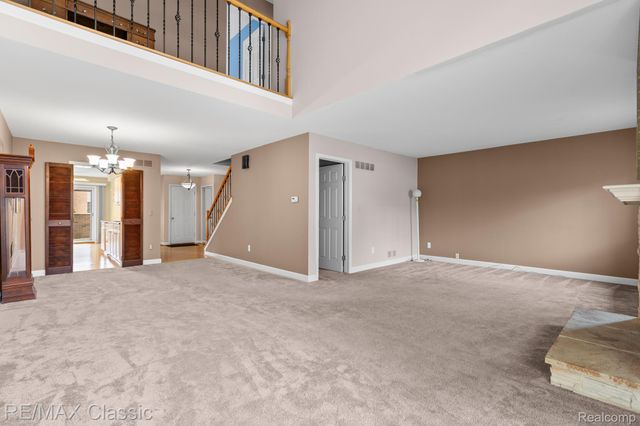 23127 Farmington Road, Farmington, MI 48336