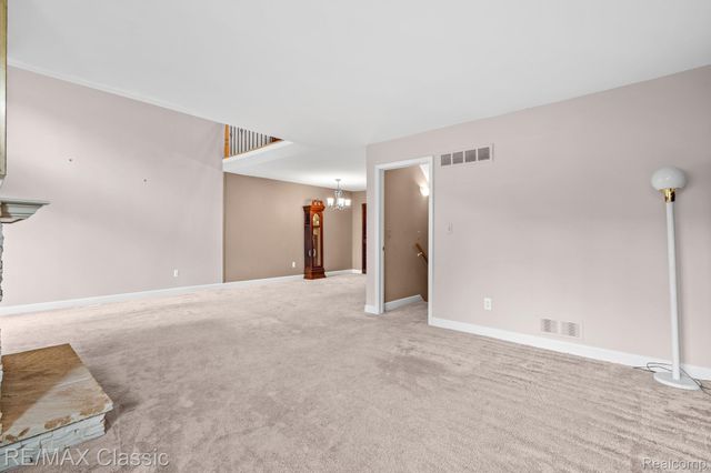 23127 Farmington Road, Farmington, MI 48336