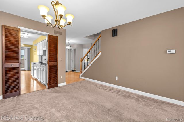 23127 Farmington Road, Farmington, MI 48336