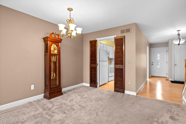 23127 Farmington Road, Farmington, MI 48336