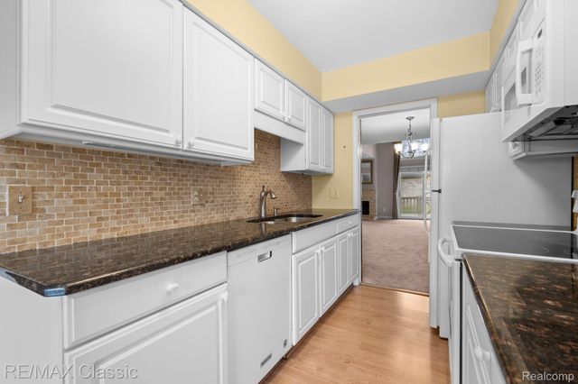 23127 Farmington Road, Farmington, MI 48336