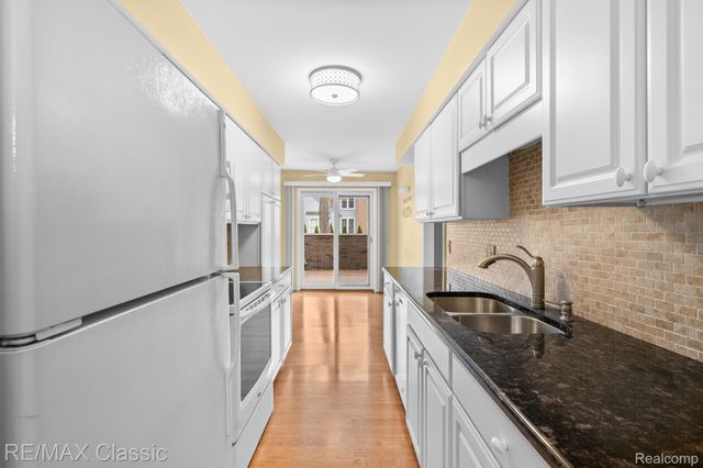 23127 Farmington Road, Farmington, MI 48336