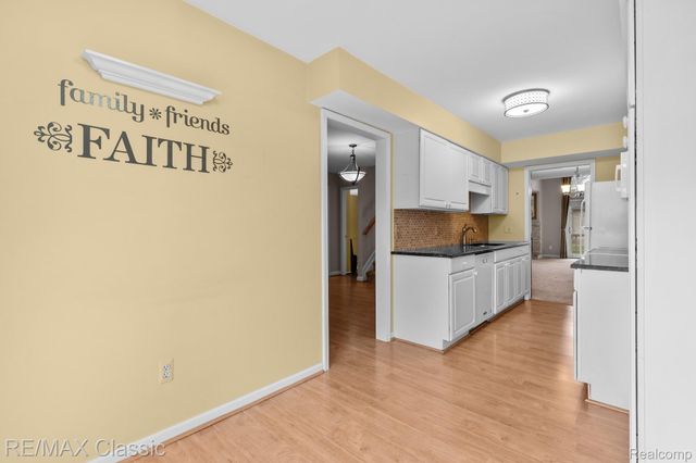 23127 Farmington Road, Farmington, MI 48336