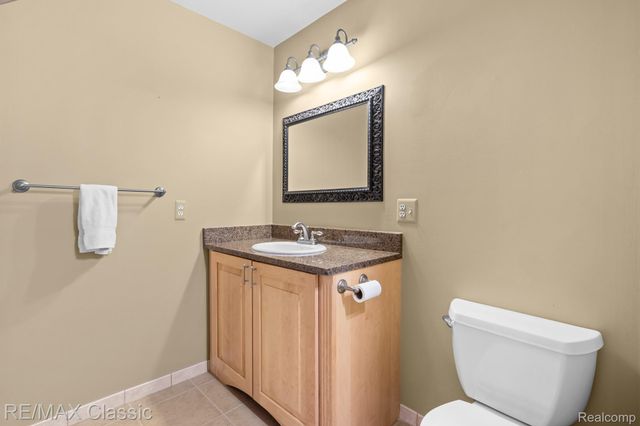 23127 Farmington Road, Farmington, MI 48336