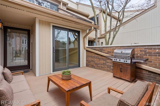 23127 Farmington Road, Farmington, MI 48336