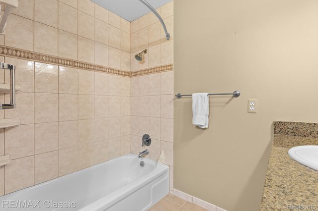 23127 Farmington Road, Farmington, MI 48336