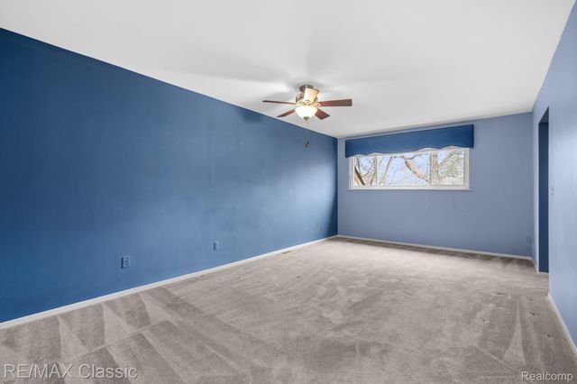 23127 Farmington Road, Farmington, MI 48336