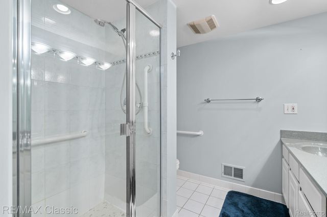 23127 Farmington Road, Farmington, MI 48336