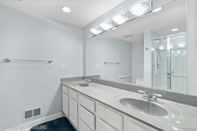 23127 Farmington Road, Farmington, MI 48336