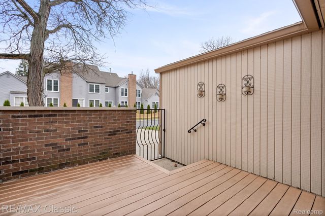 23127 Farmington Road, Farmington, MI 48336