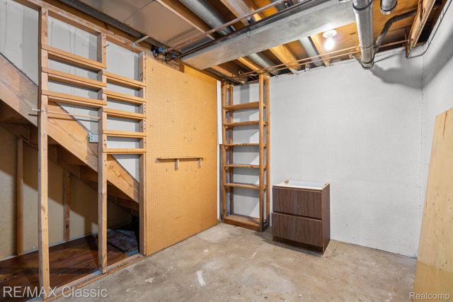 23127 Farmington Road, Farmington, MI 48336