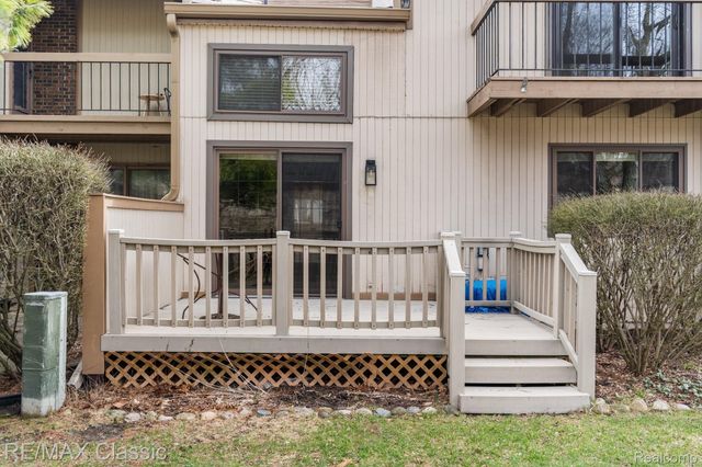 23127 Farmington Road, Farmington, MI 48336