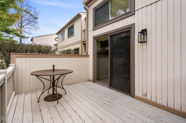 23127 Farmington Road, Farmington, MI 48336