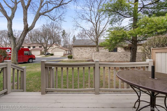 23127 Farmington Road, Farmington, MI 48336