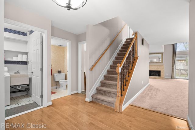 23127 Farmington Road, Farmington, MI 48336