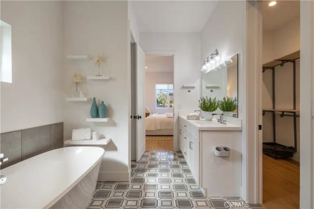 333 Mesa Drive, Costa Mesa, CA 92627
