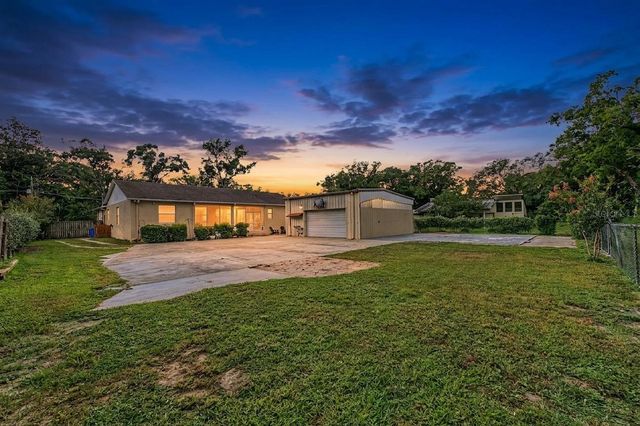 2216 PINECREST DRIVE, Lutz, FL 33549