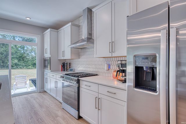 5620 RED LAKE Drive, Mount Vernon, IN 47620