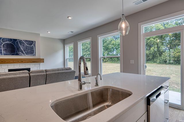 5620 RED LAKE Drive, Mount Vernon, IN 47620