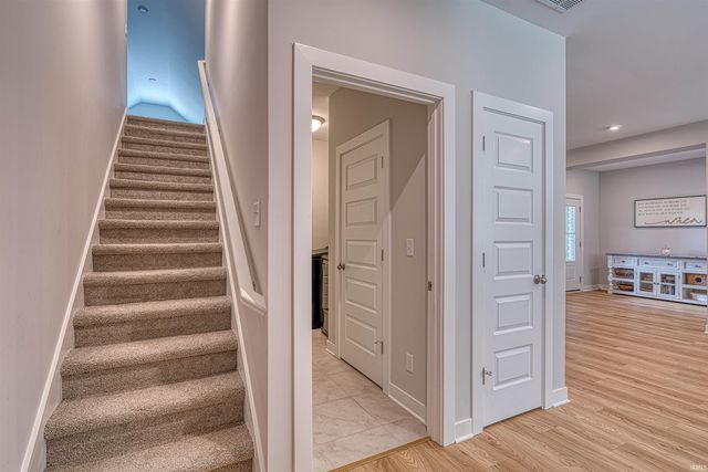 5620 RED LAKE Drive, Mount Vernon, IN 47620