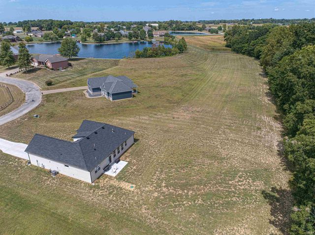 5620 RED LAKE Drive, Mount Vernon, IN 47620