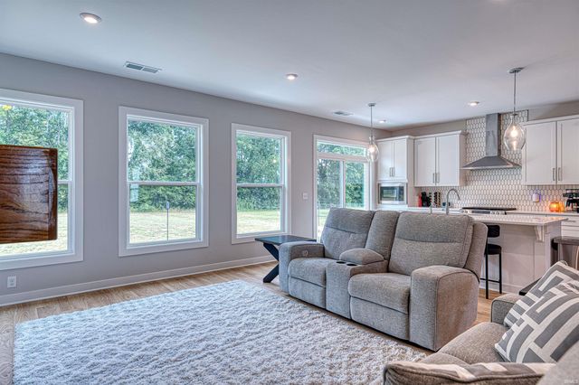 5620 RED LAKE Drive, Mount Vernon, IN 47620