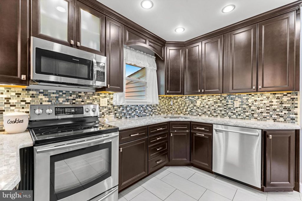 Image 11 of property listing at 2902 RITCHIE AVE, Baltimore, MD 21219
