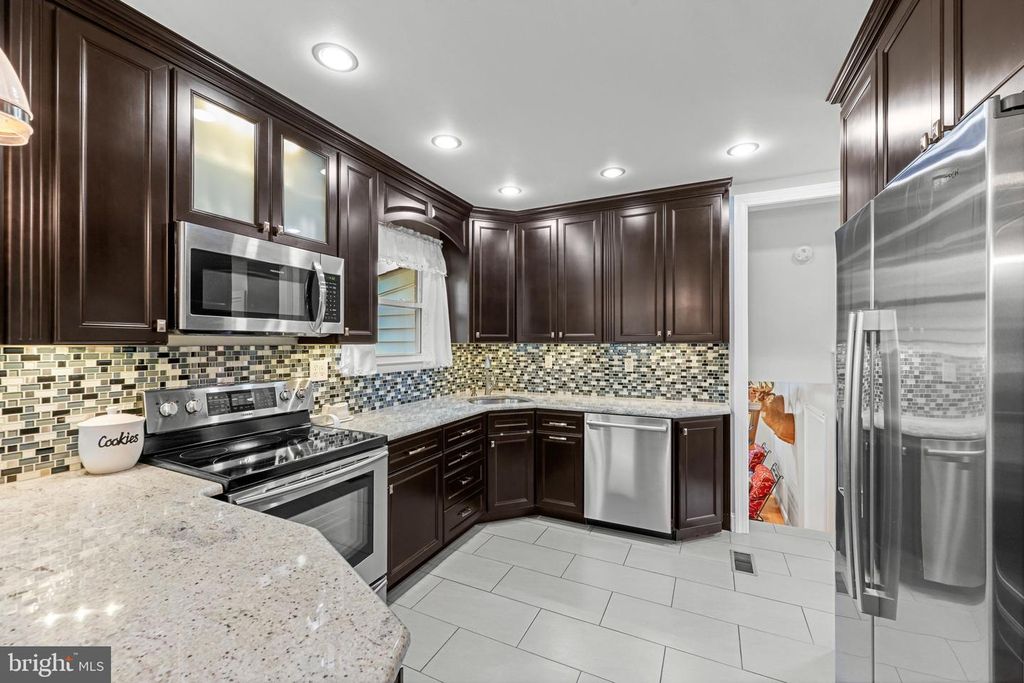 Image 16 of property listing at 2902 RITCHIE AVE, Baltimore, MD 21219