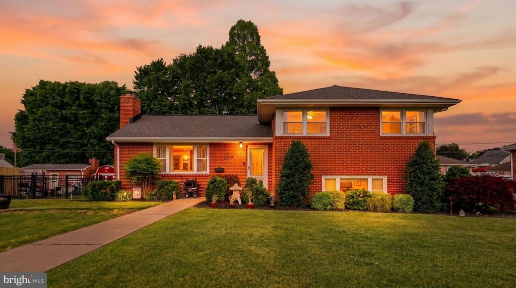 Image 2 of property listing at 2902 RITCHIE AVE, Baltimore, MD 21219