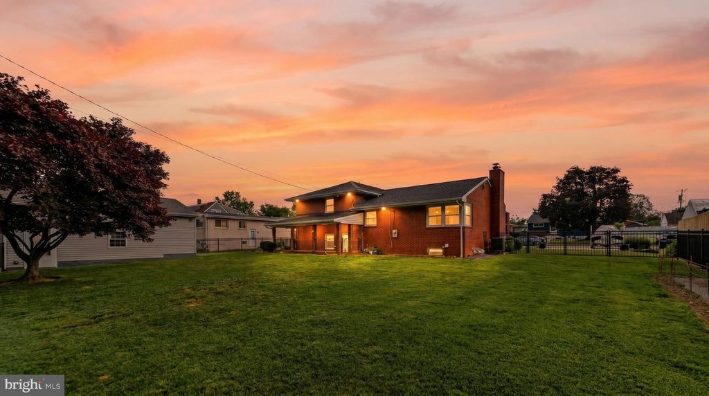 Image 3 of property listing at 2902 RITCHIE AVE, Baltimore, MD 21219