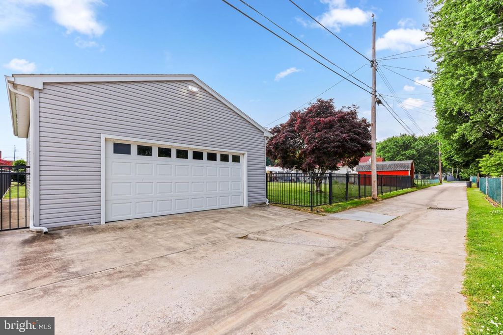 Image 42 of property listing at 2902 RITCHIE AVE, Baltimore, MD 21219