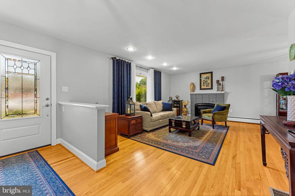 Image 6 of property listing at 2902 RITCHIE AVE, Baltimore, MD 21219