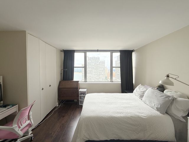 6301 N Sheridan Road 21E, Chicago, IL 60660