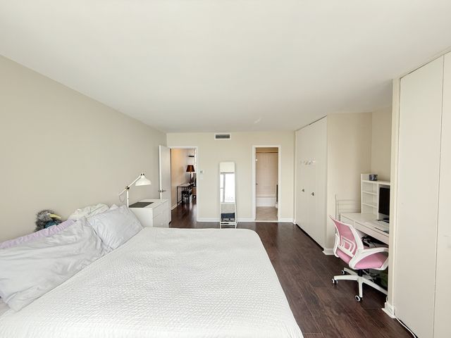 6301 N Sheridan Road 21E, Chicago, IL 60660