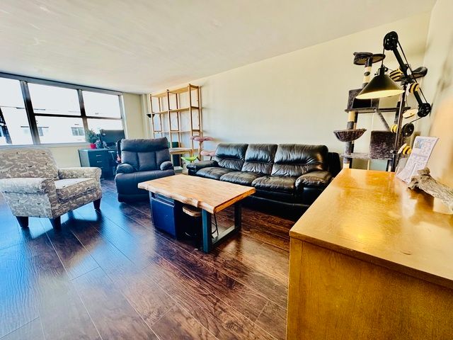 6301 N Sheridan Road 21E, Chicago, IL 60660