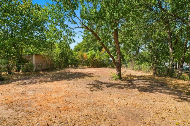 904 Bales Street, Cleburne, TX 76033