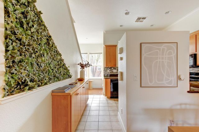 243 Mcdowell Ln, West Sacramento, CA 95605