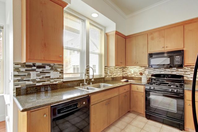 243 Mcdowell Ln, West Sacramento, CA 95605