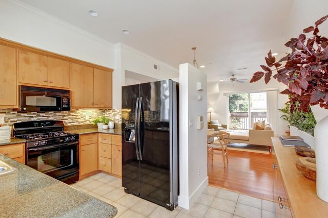 243 Mcdowell Ln, West Sacramento, CA 95605