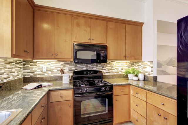 243 Mcdowell Ln, West Sacramento, CA 95605