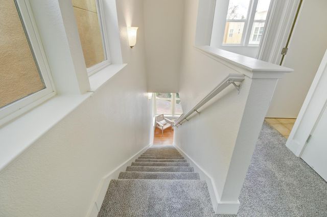 243 Mcdowell Ln, West Sacramento, CA 95605