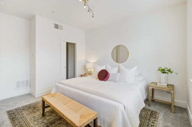 243 Mcdowell Ln, West Sacramento, CA 95605