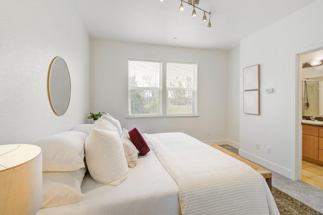 243 Mcdowell Ln, West Sacramento, CA 95605