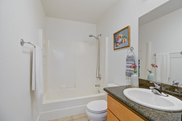 243 Mcdowell Ln, West Sacramento, CA 95605