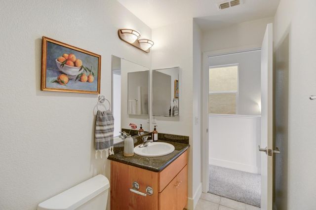 243 Mcdowell Ln, West Sacramento, CA 95605